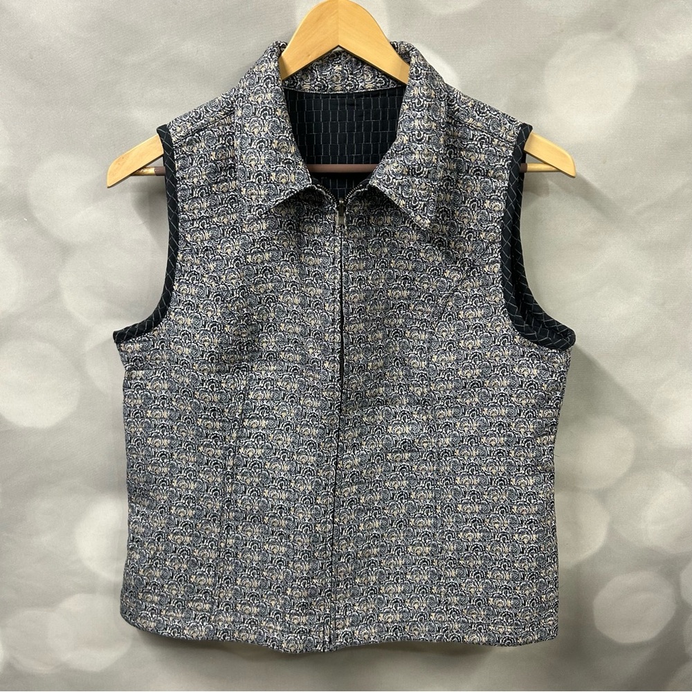 Unbranded reversible vest in  XL.‎ See measurements for accurate fit.